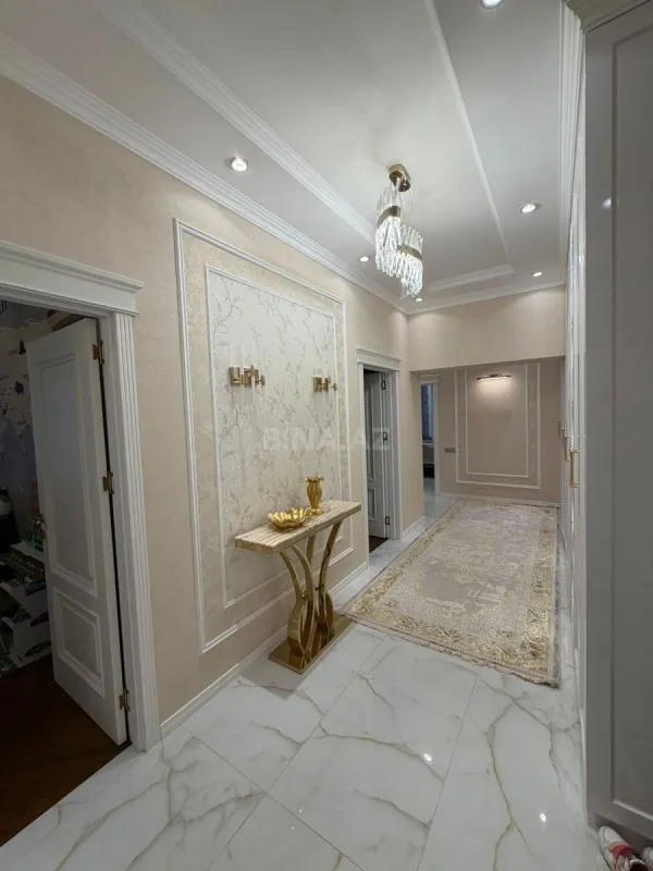 Satılır 3 otaqlı mənzil 128 m²