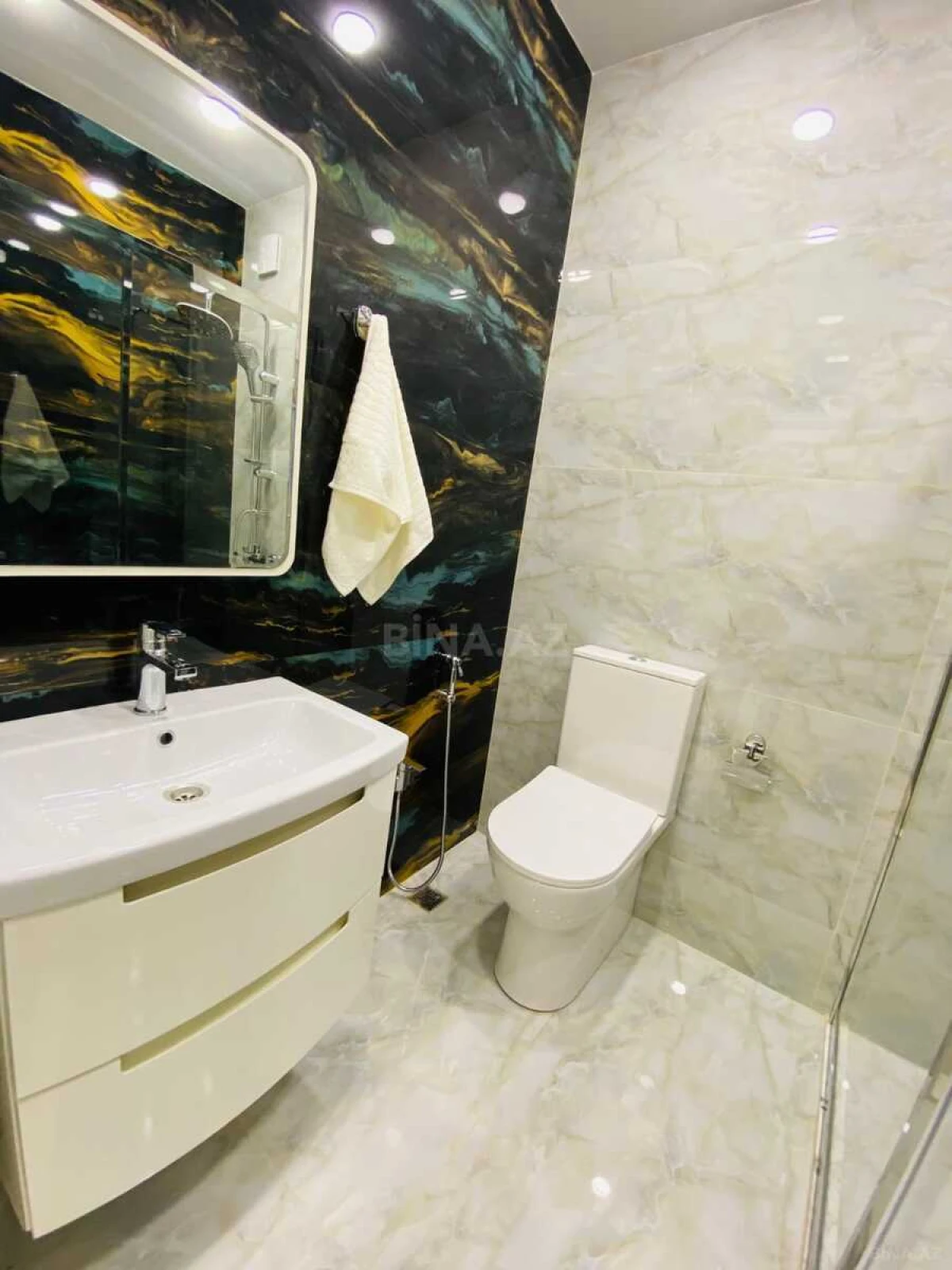 Kirayə verilir 2 otaqlı mənzil 70 m²