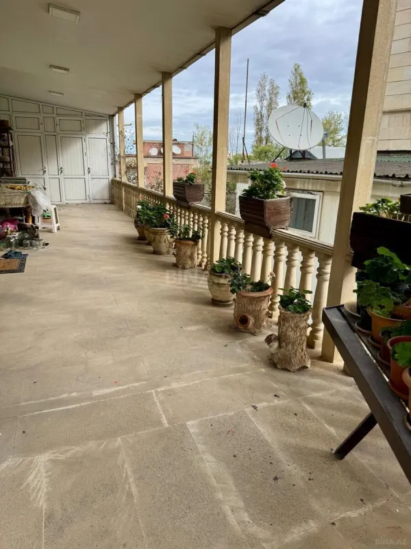 Satılır 6 otaqlı həyət evi 250 m²