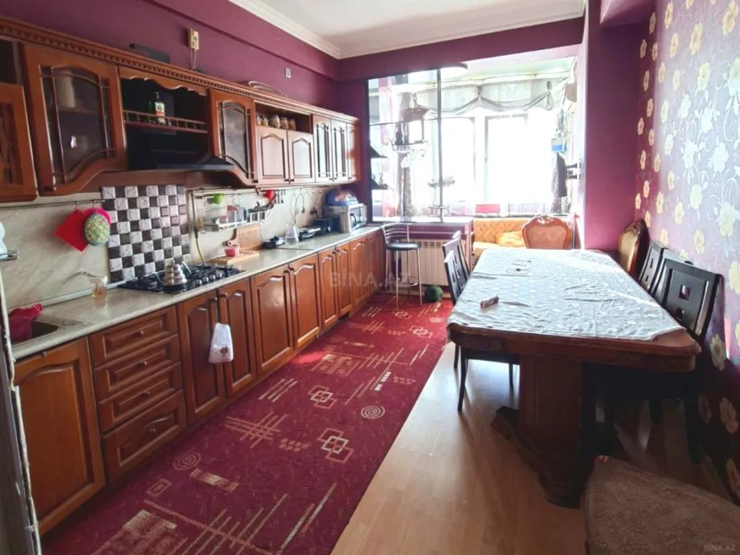 Satılır 3 otaqlı mənzil 145 m²