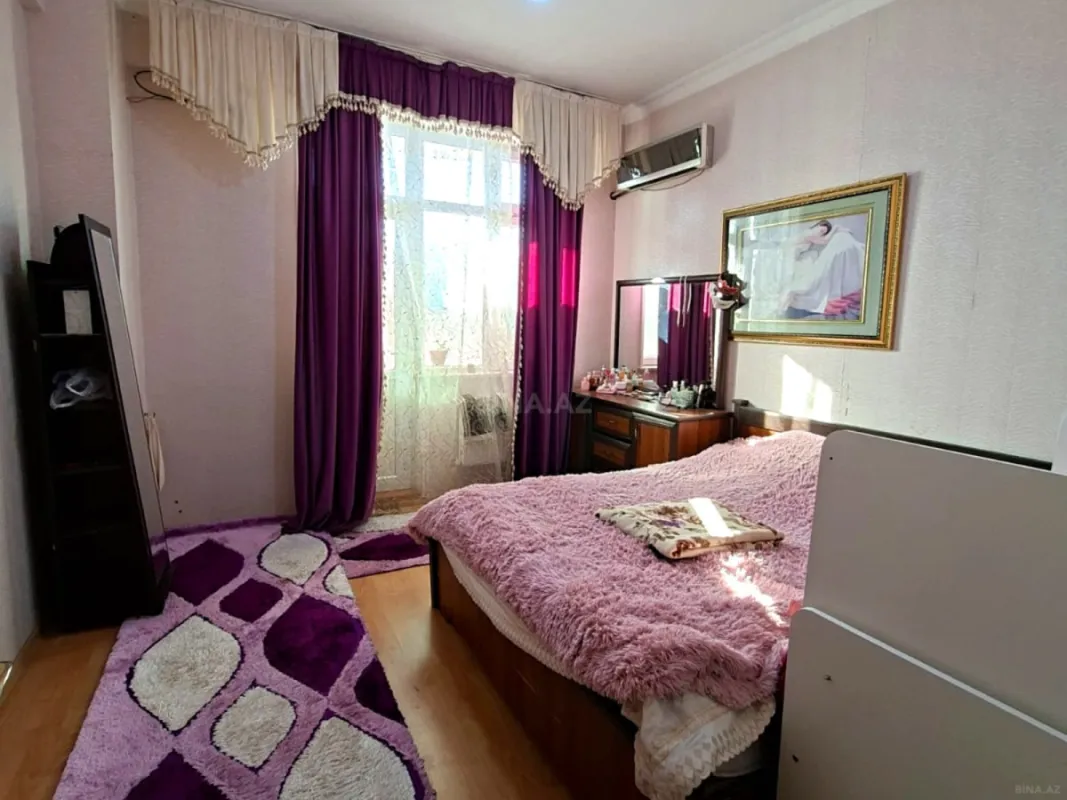 Satılır 3 otaqlı mənzil 145 m²