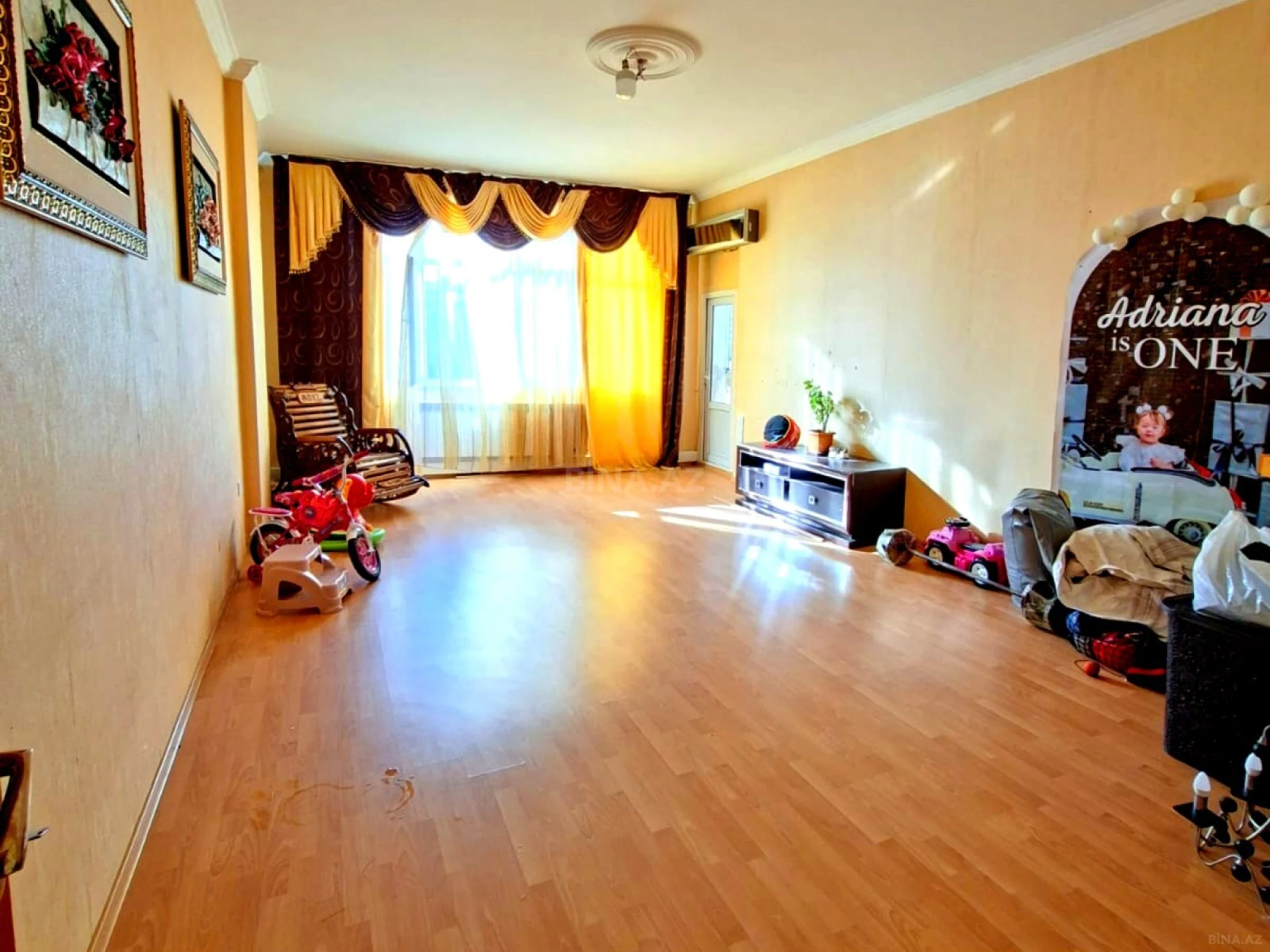 Satılır 3 otaqlı mənzil 145 m²