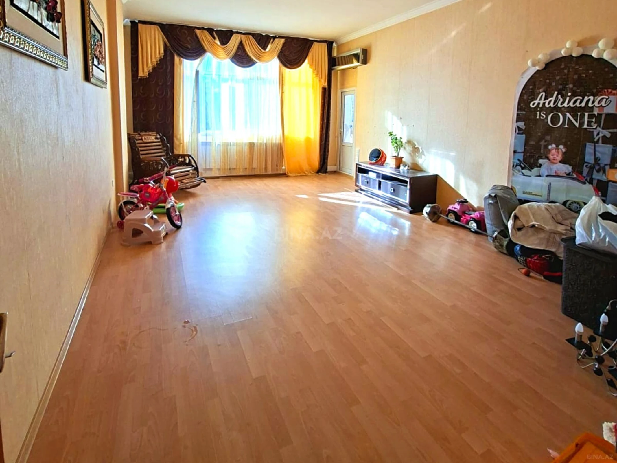 Satılır 3 otaqlı mənzil 145 m²