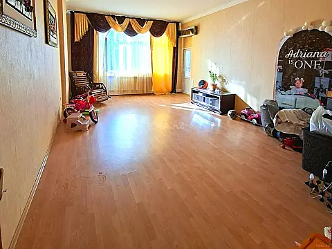 Satılır 3 otaqlı mənzil 145 m²