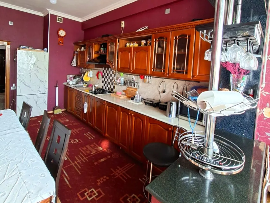Satılır 3 otaqlı mənzil 145 m²