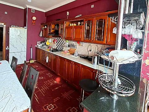 Satılır 3 otaqlı mənzil 145 m²