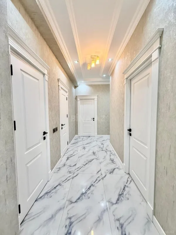 Satılır 4 otaqlı mənzil 121 m²