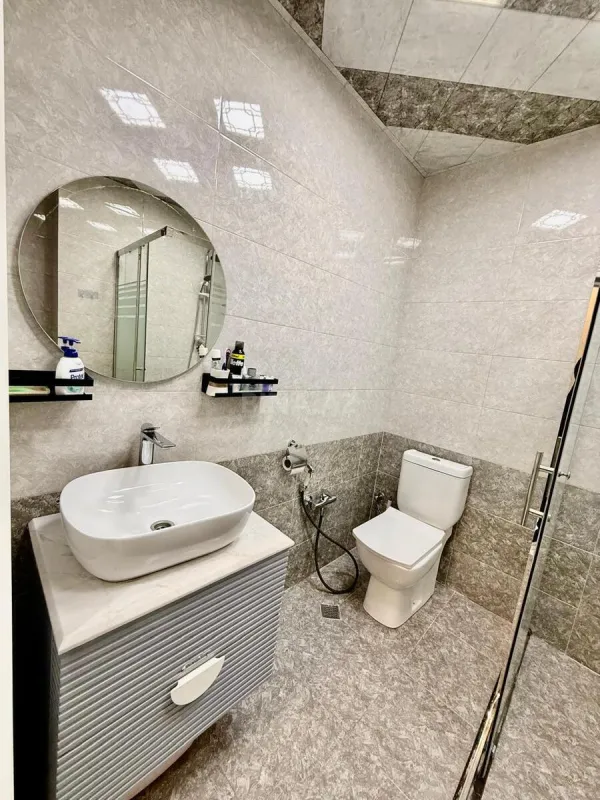 Satılır 4 otaqlı mənzil 121 m²