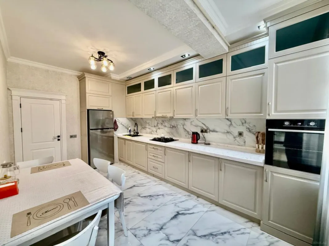 Satılır 4 otaqlı mənzil 121 m²