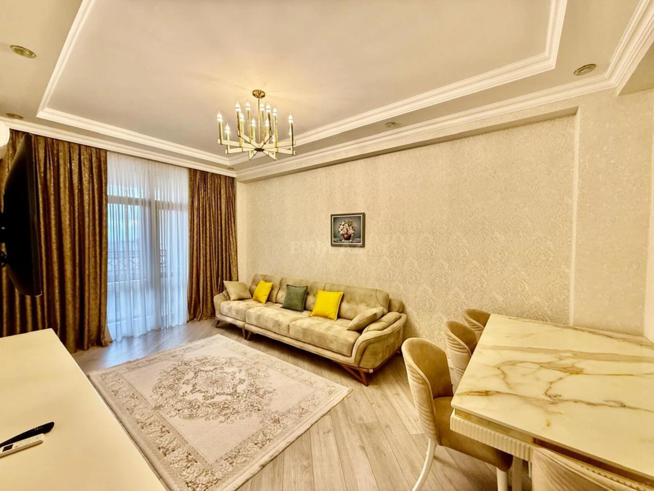 Satılır 4 otaqlı mənzil 121 m²