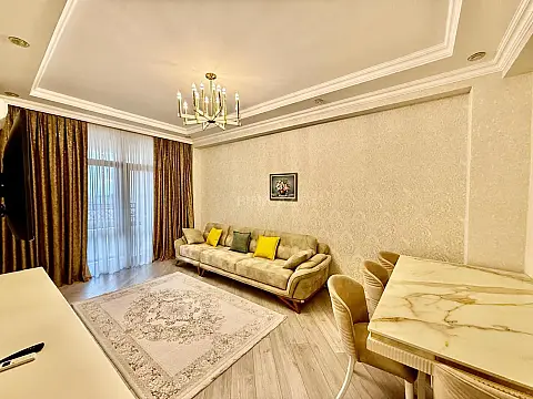 Satılır 4 otaqlı mənzil 121 m²