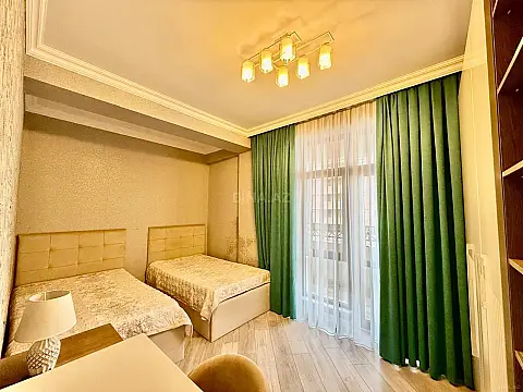 Satılır 4 otaqlı mənzil 121 m²