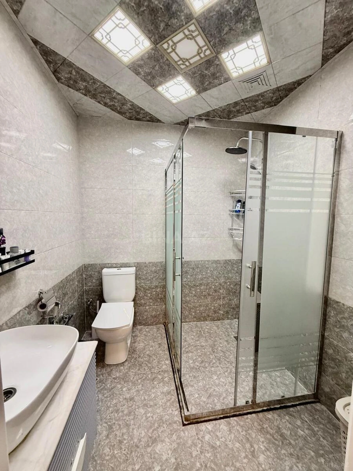 Satılır 4 otaqlı mənzil 121 m²