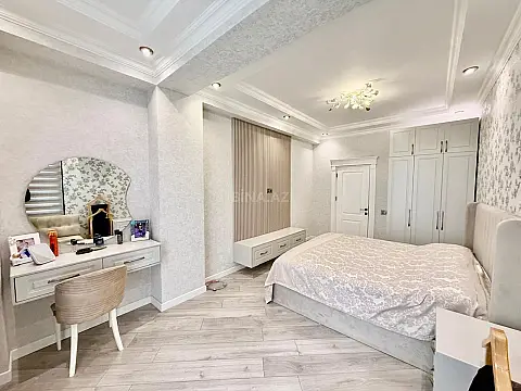 Satılır 4 otaqlı mənzil 121 m²
