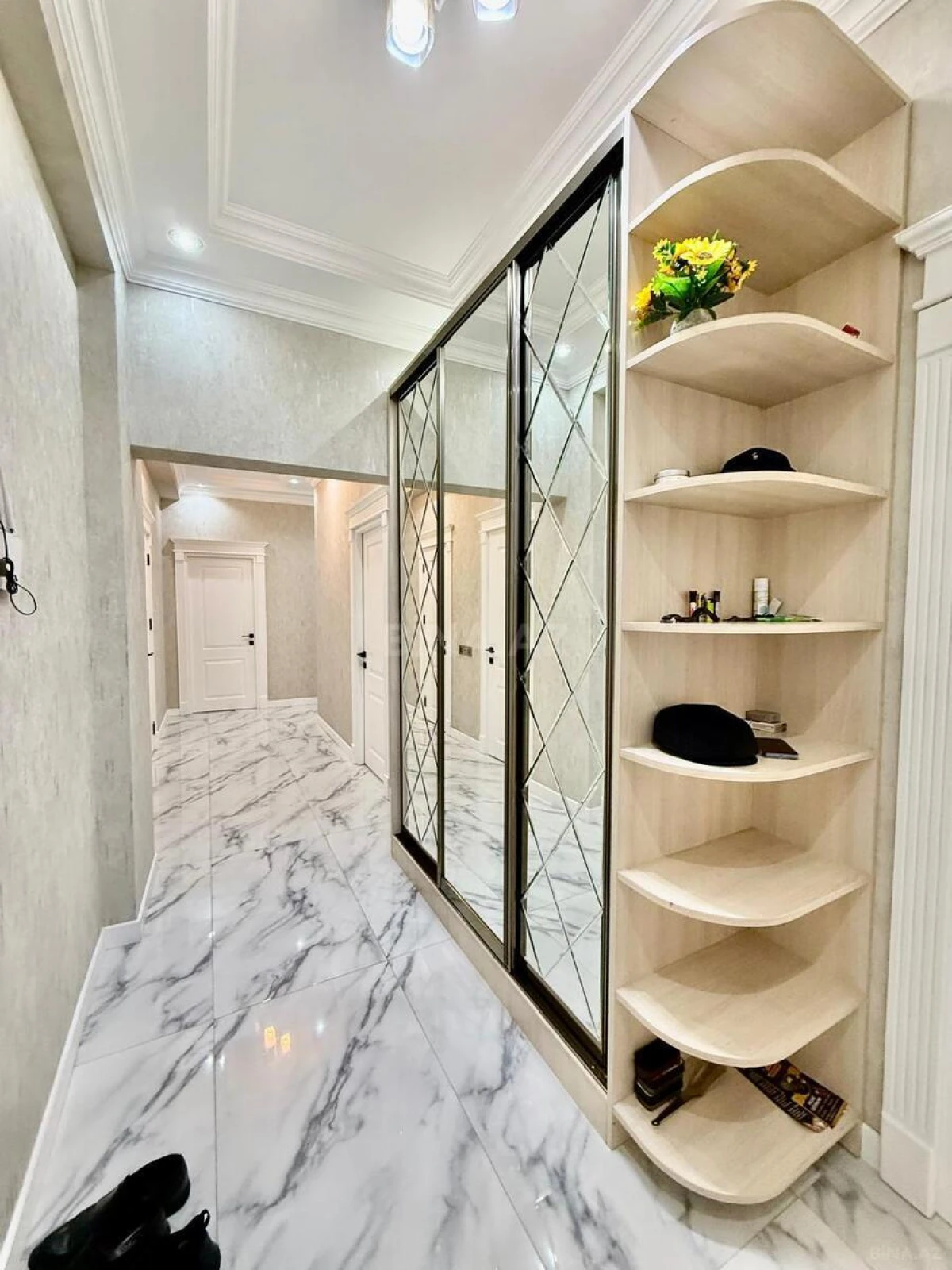 Satılır 4 otaqlı mənzil 121 m²