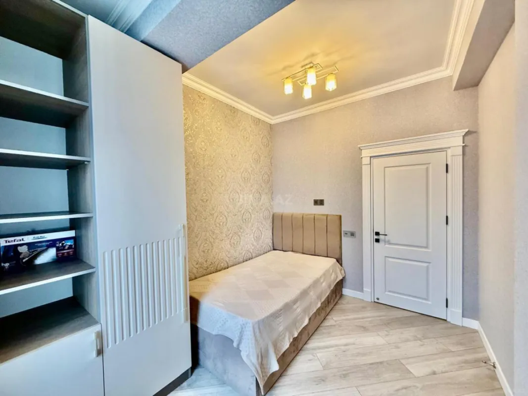 Satılır 4 otaqlı mənzil 121 m²