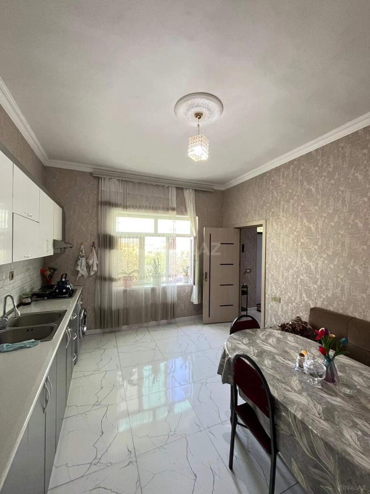 Satılır 5 otaqlı həyət evi 180 m²