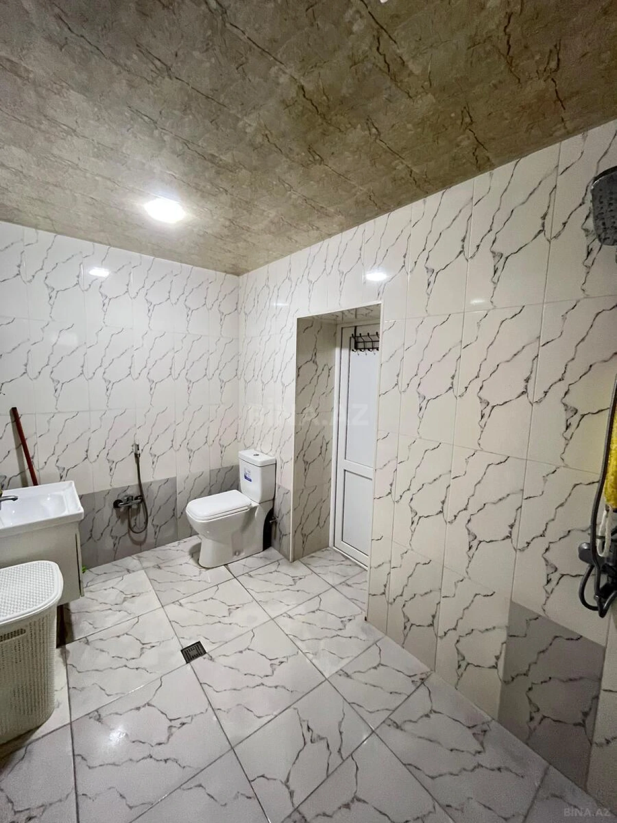 Satılır 5 otaqlı həyət evi 180 m²