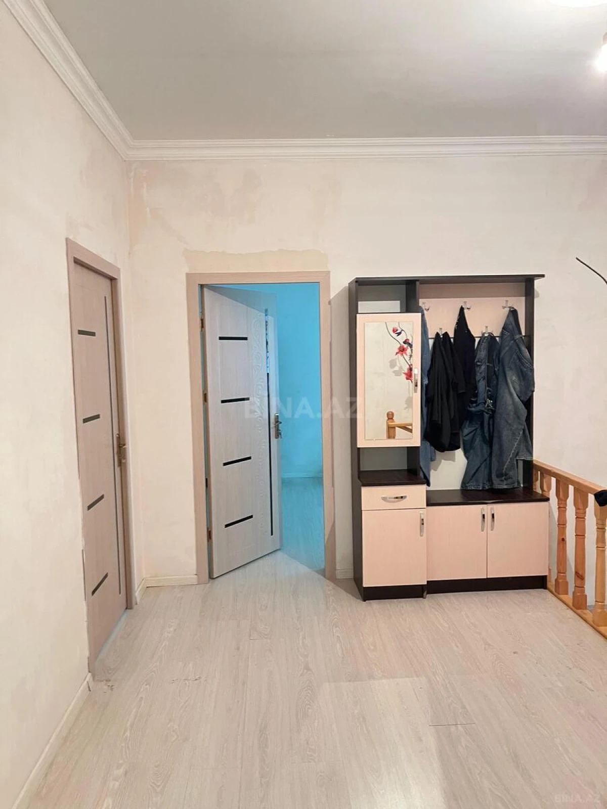 Satılır 5 otaqlı həyət evi 180 m²