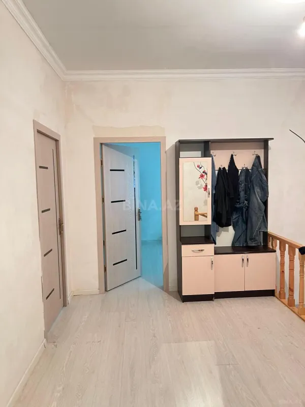 Satılır 5 otaqlı həyət evi 180 m²