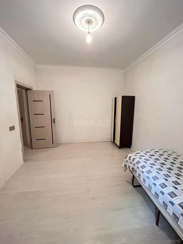 Satılır 5 otaqlı həyət evi 180 m²
