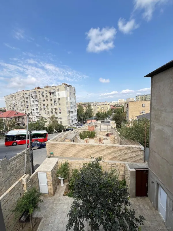 Satılır 5 otaqlı həyət evi 180 m²