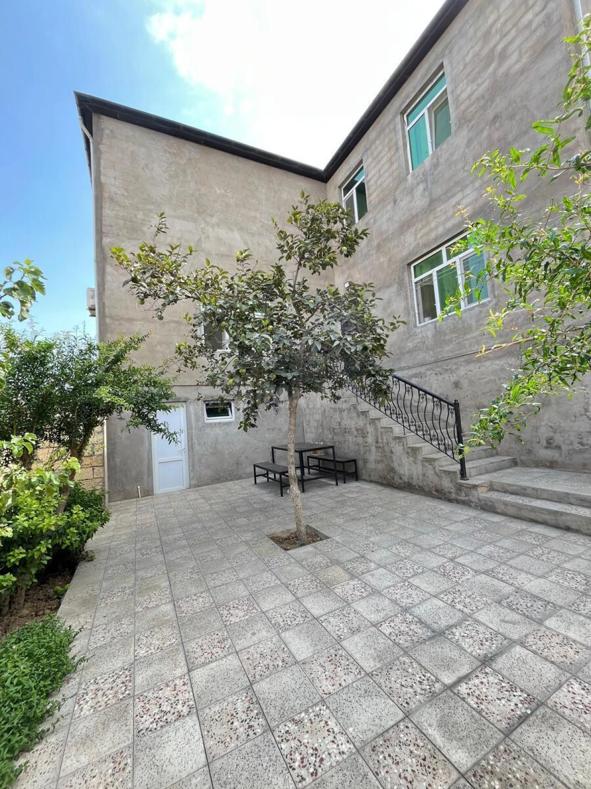 Satılır 5 otaqlı həyət evi 180 m²