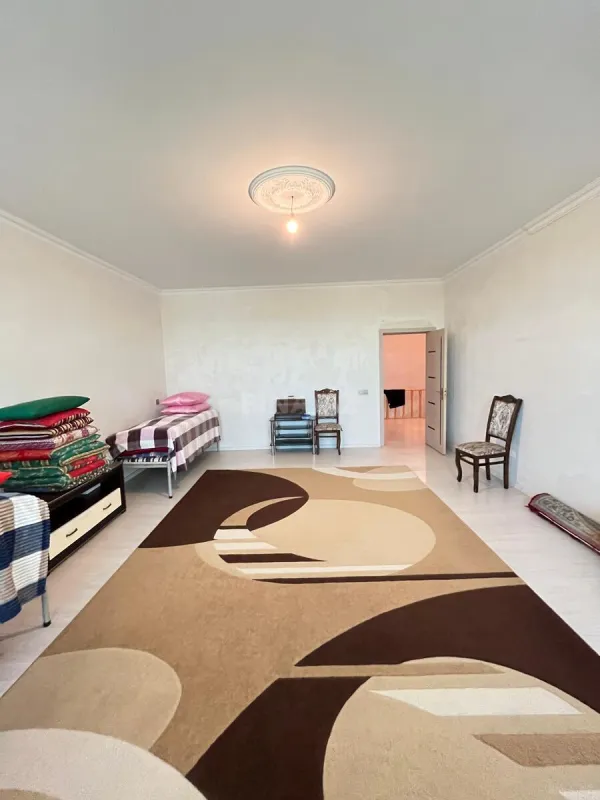 Satılır 5 otaqlı həyət evi 180 m²