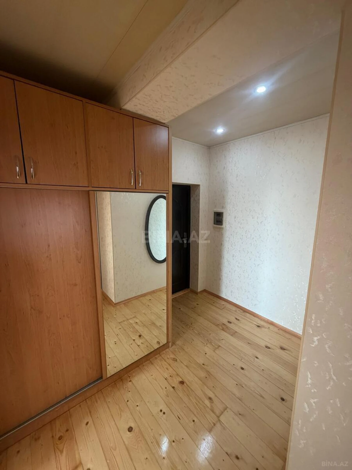 Kirayə verilir 2 otaqlı mənzil 73 m²