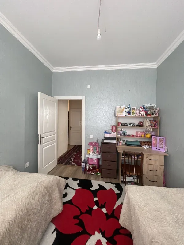 Satılır 4 otaqlı mənzil 93 m²