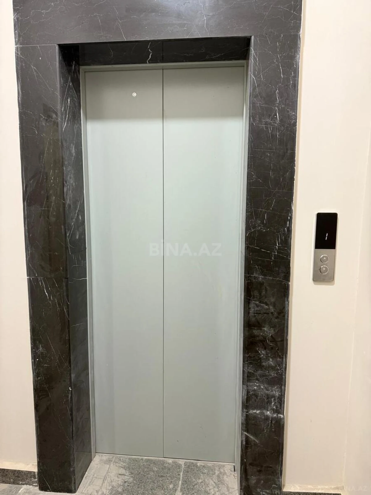 Satılır 2 otaqlı mənzil 74 m²