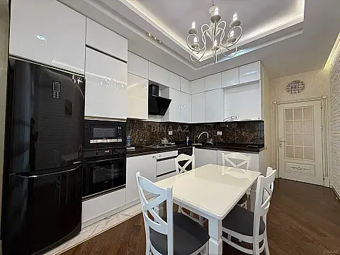 Satılır 3 otaqlı mənzil 100 m²