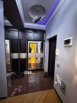 Kirayə verilir 2 otaqlı mənzil 60 m²