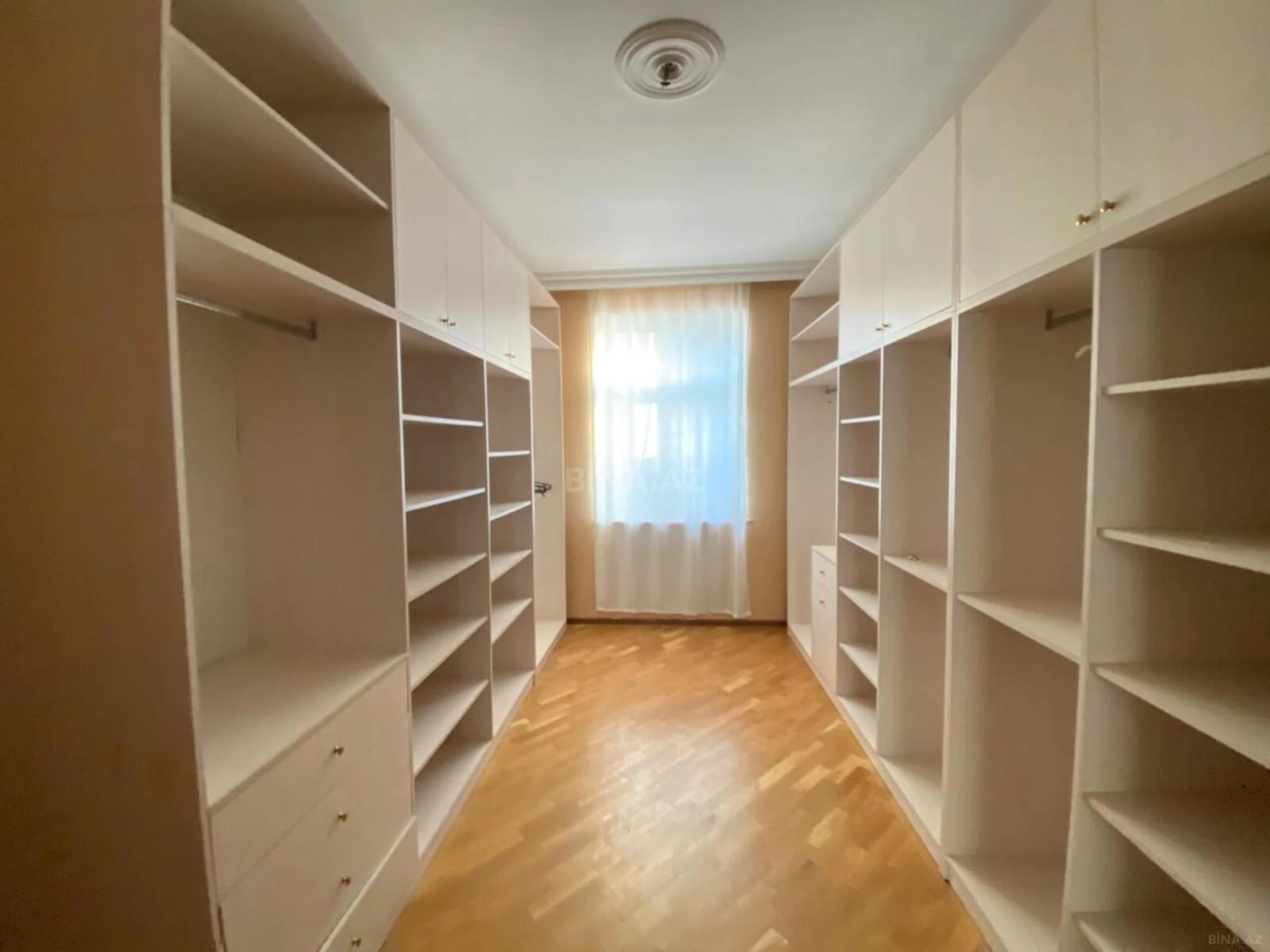 Satılır 6 otaqlı həyət evi 320 m²