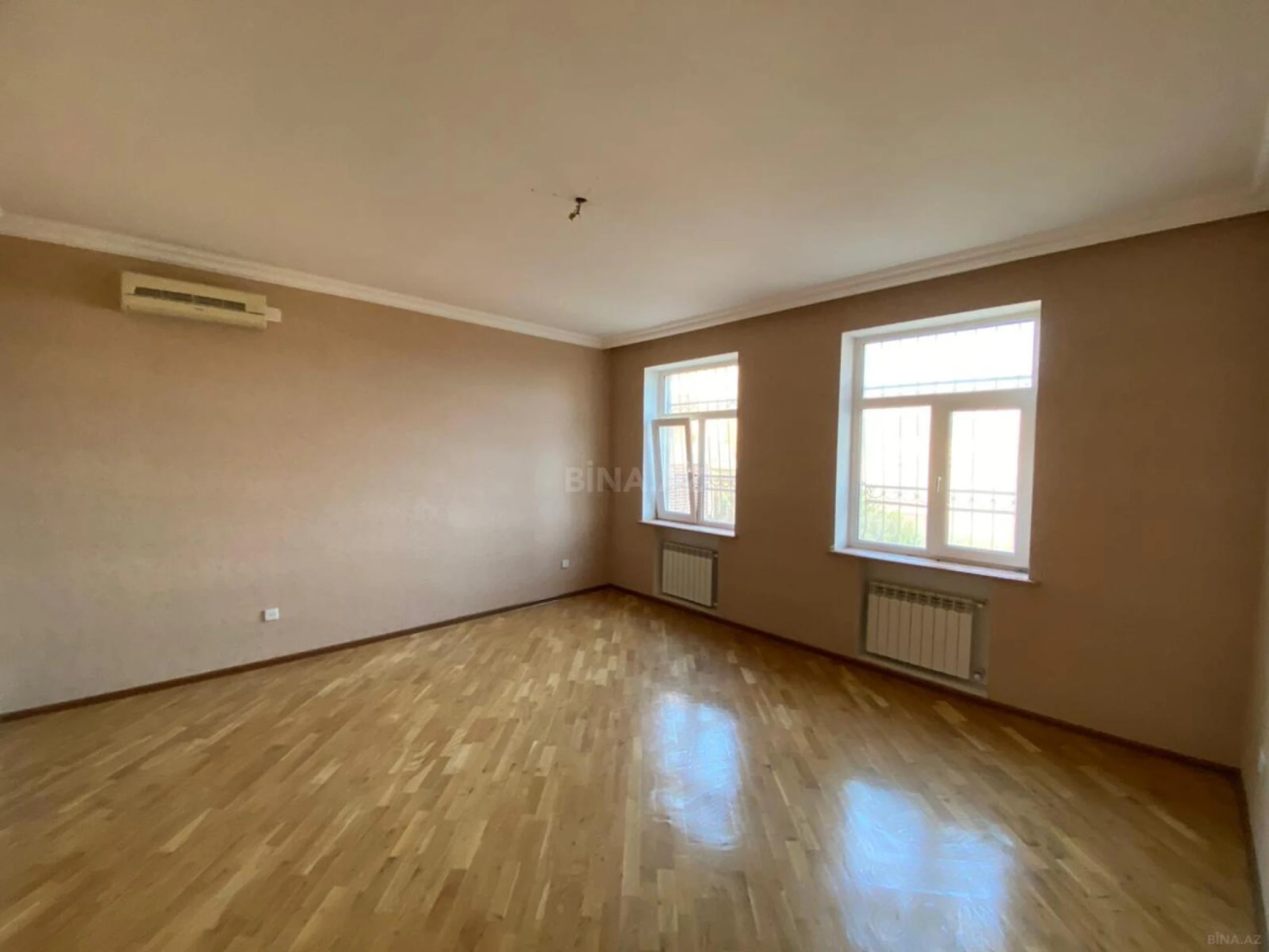 Satılır 6 otaqlı həyət evi 320 m²