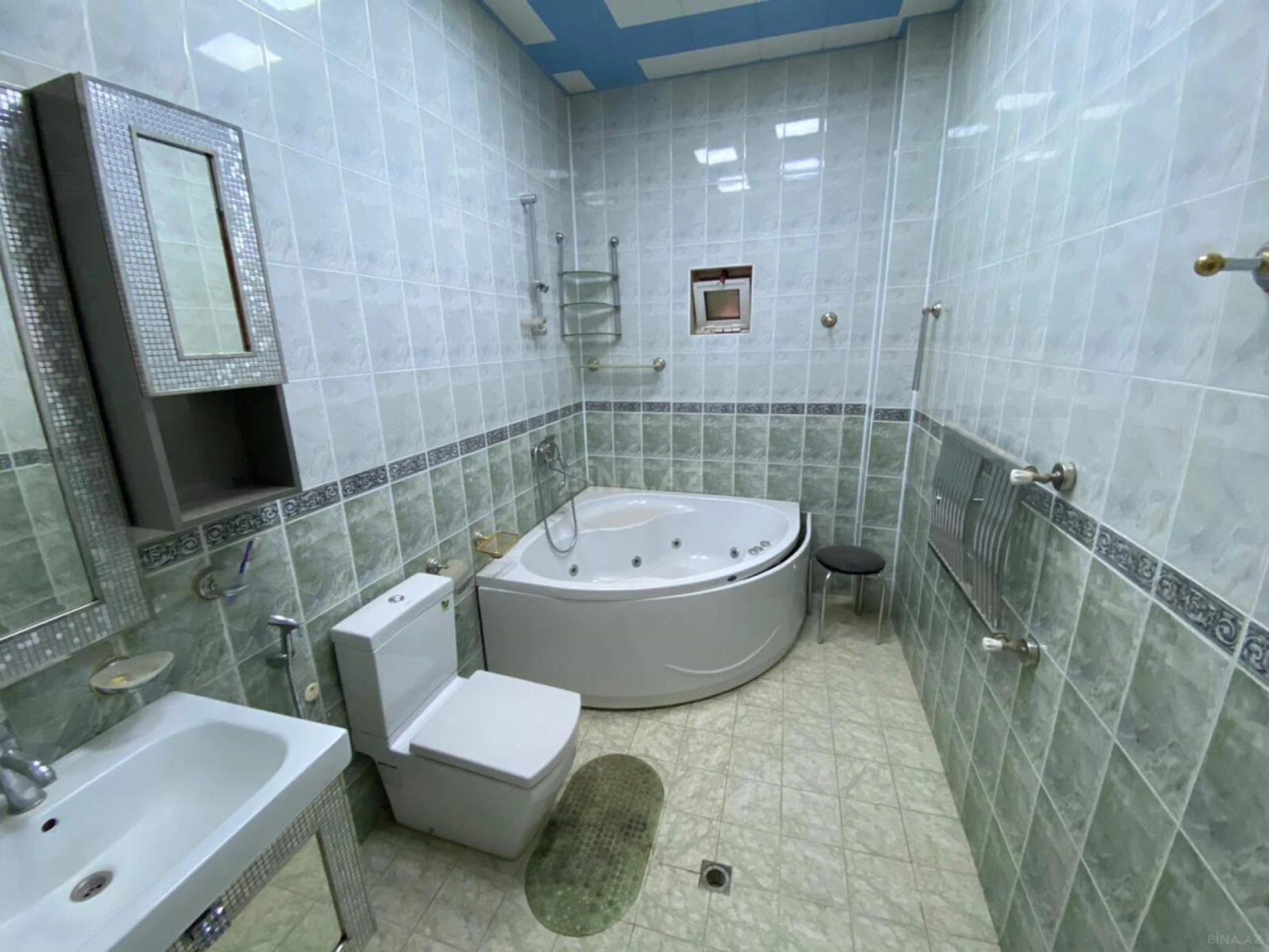 Satılır 6 otaqlı həyət evi 320 m²