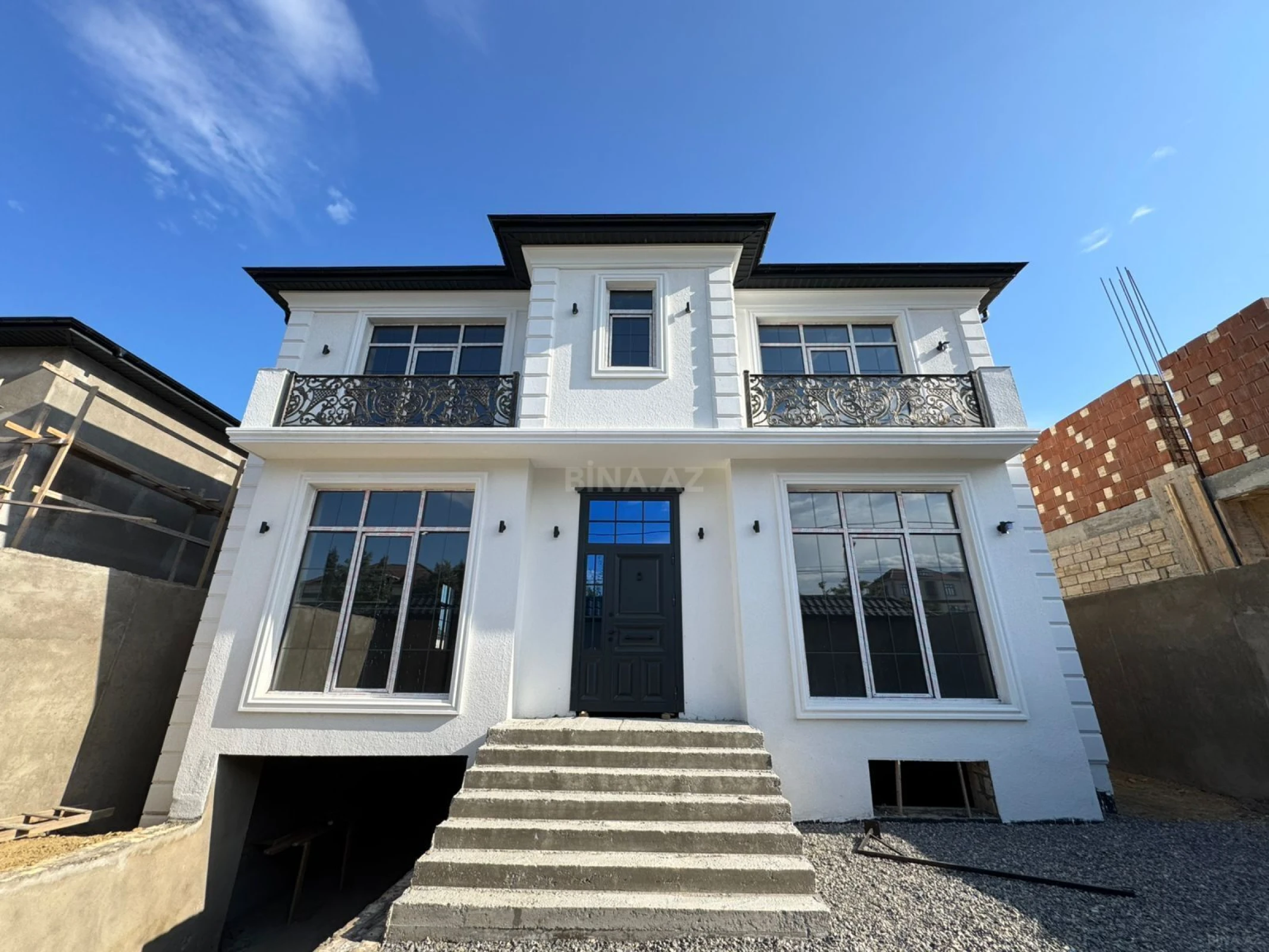 Satılır 6 otaqlı həyət evi 400 m²