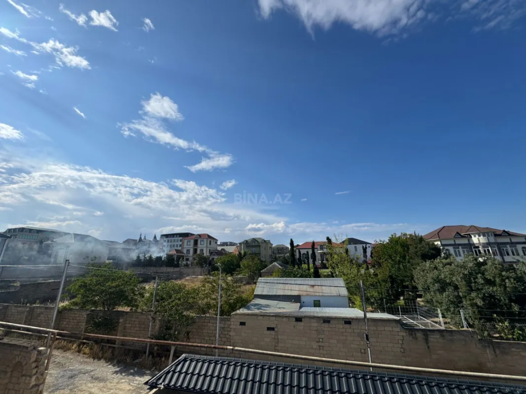 Satılır 6 otaqlı həyət evi 400 m²