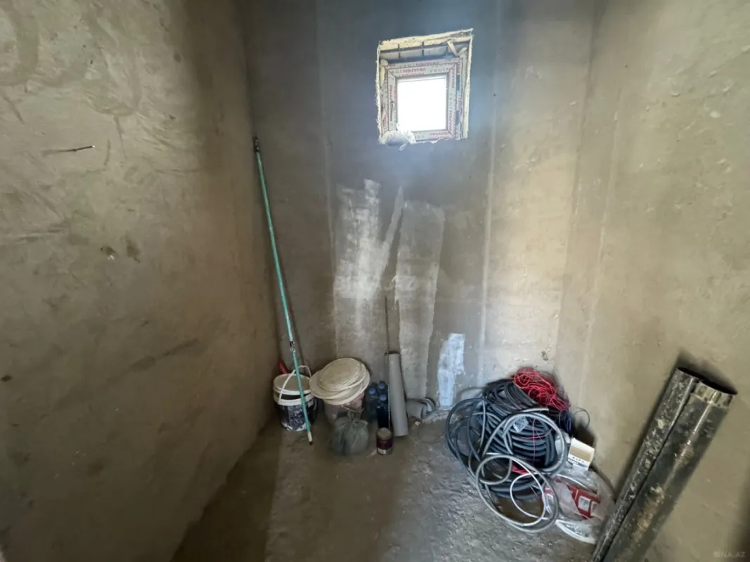 Satılır 6 otaqlı həyət evi 400 m²