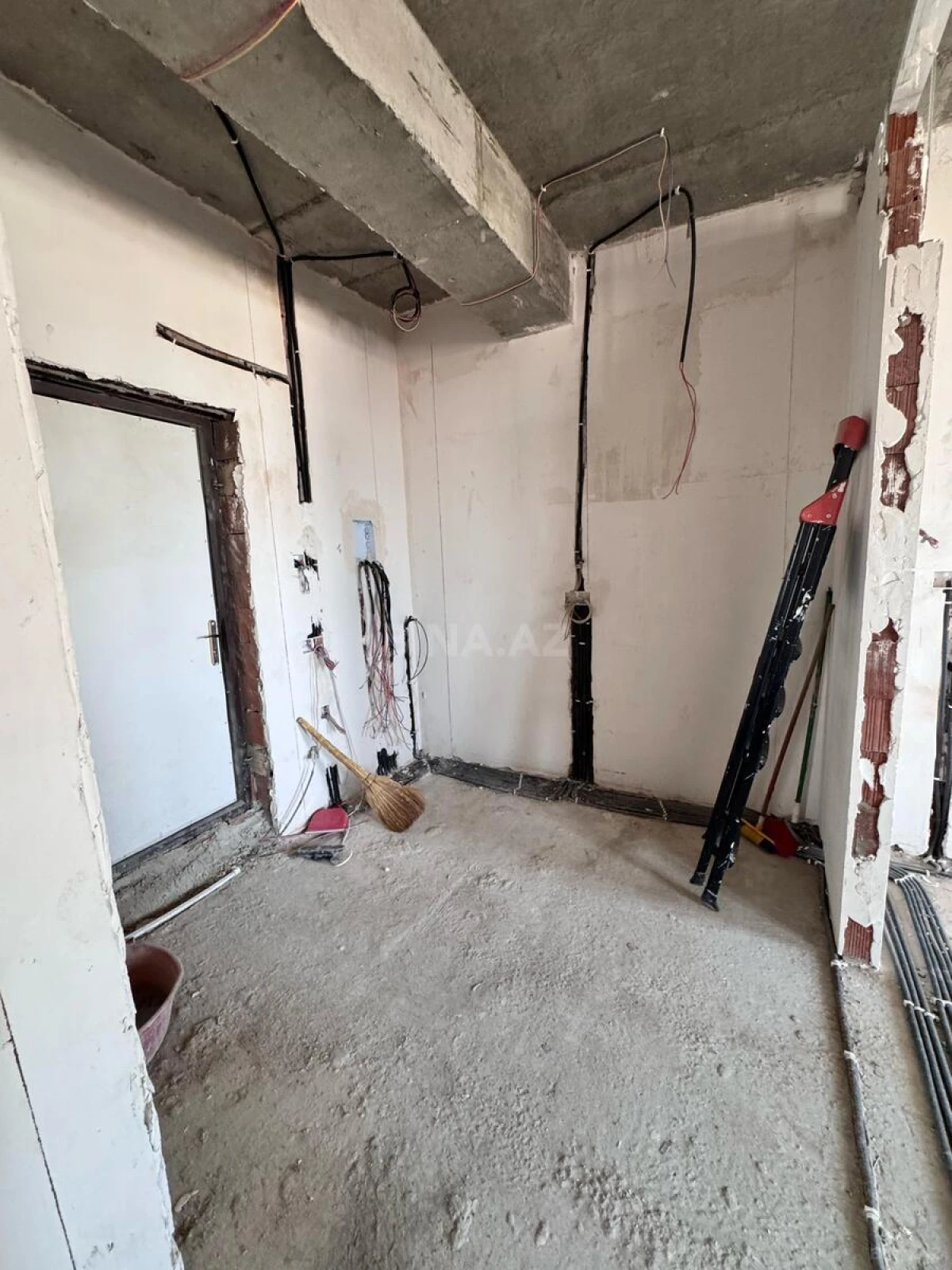 Satılır 3 otaqlı mənzil 83.1 m²
