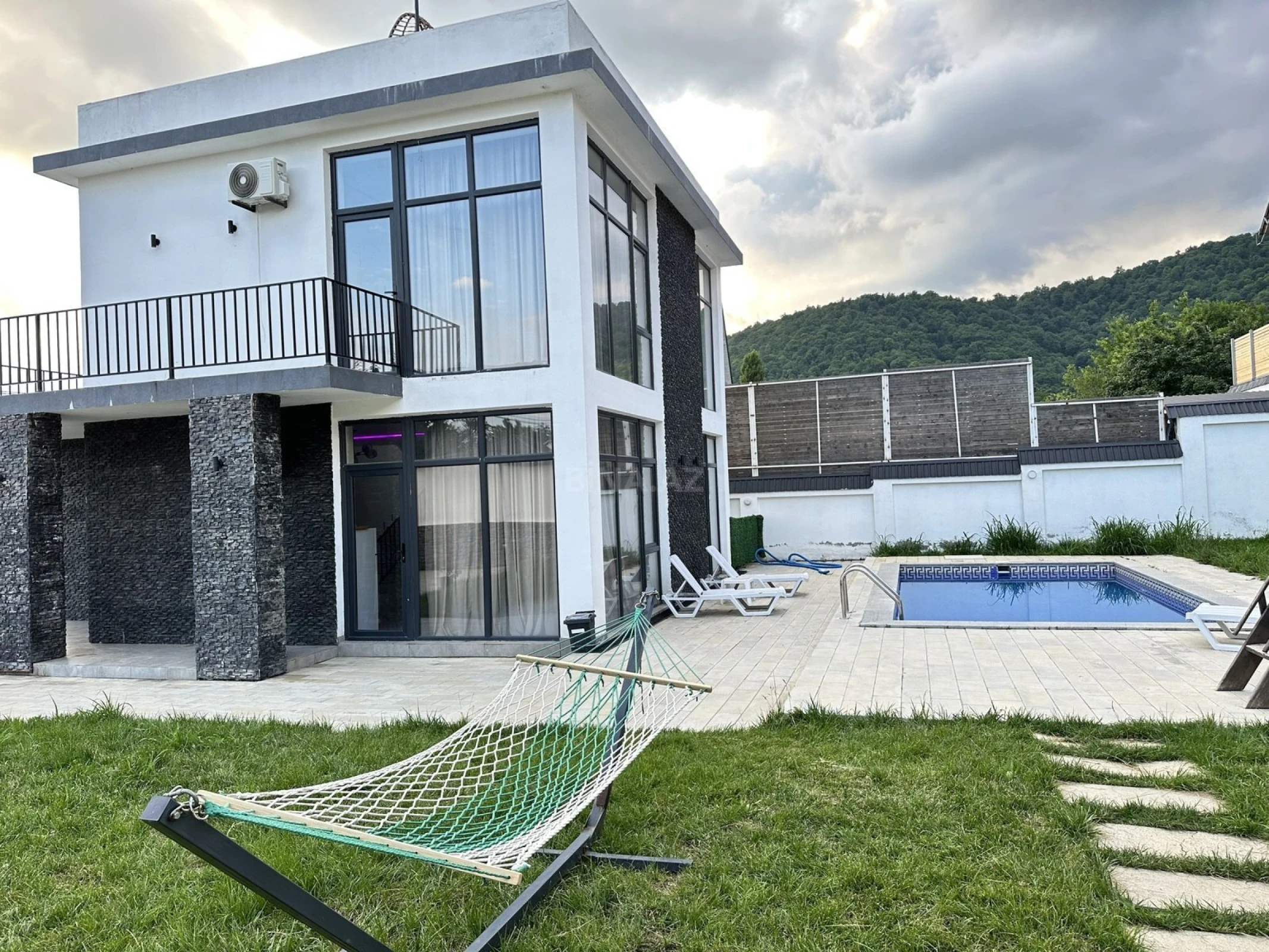 Satılır 4 otaqlı həyət evi 150 m²