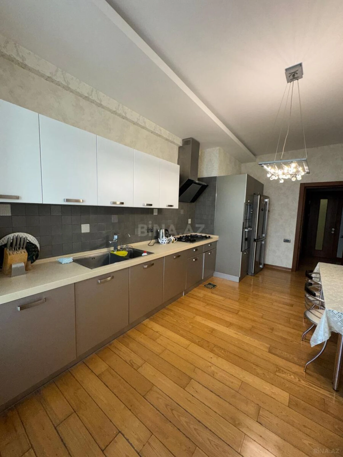 Satılır 3 otaqlı mənzil 145 m²