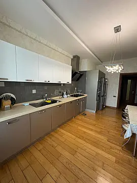 Satılır 3 otaqlı mənzil 145 m²