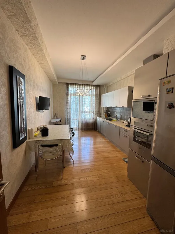 Satılır 3 otaqlı mənzil 145 m²