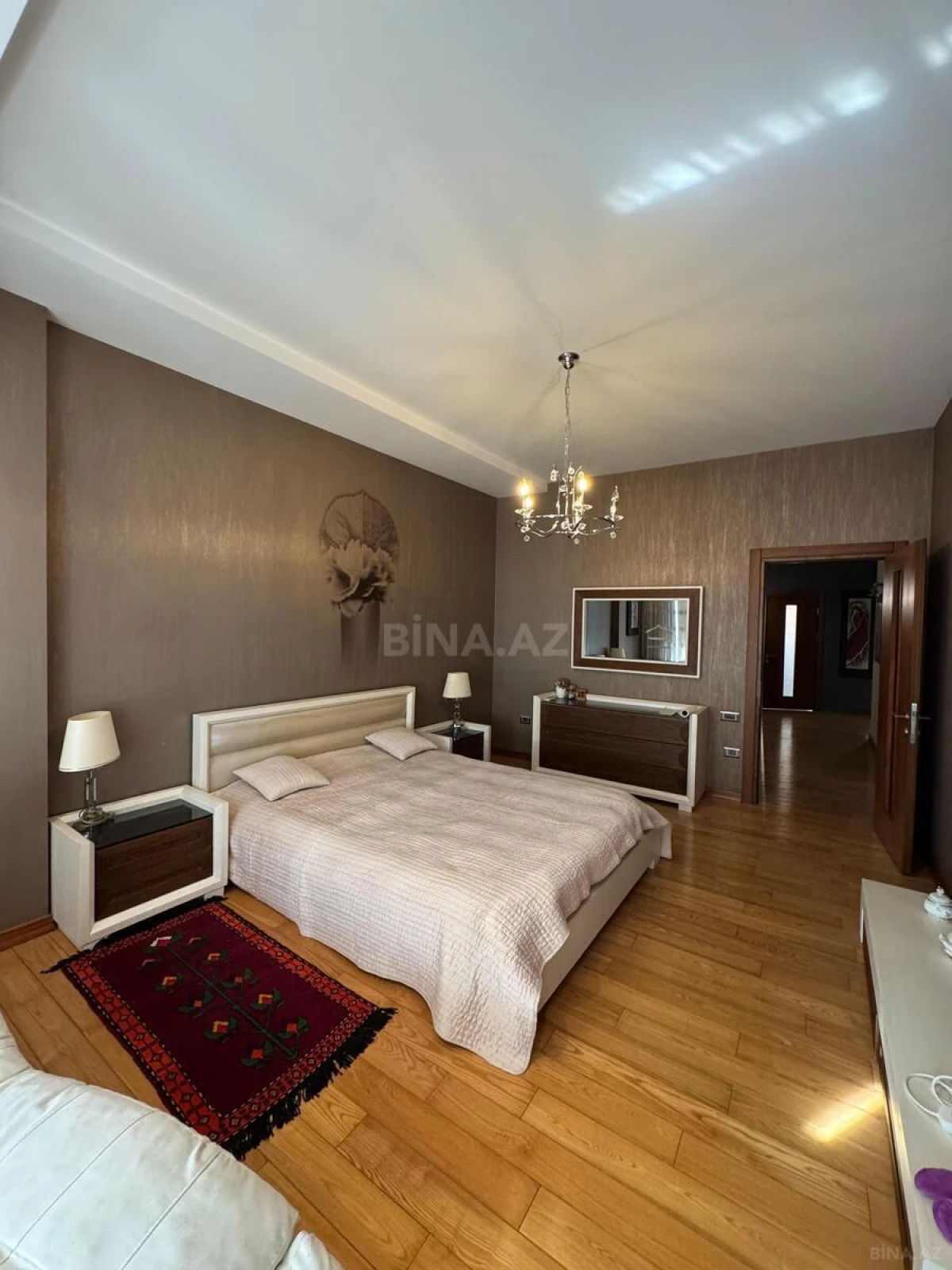Satılır 3 otaqlı mənzil 145 m²