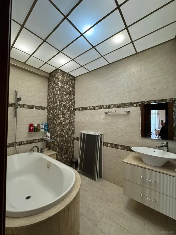 Satılır 3 otaqlı mənzil 145 m²