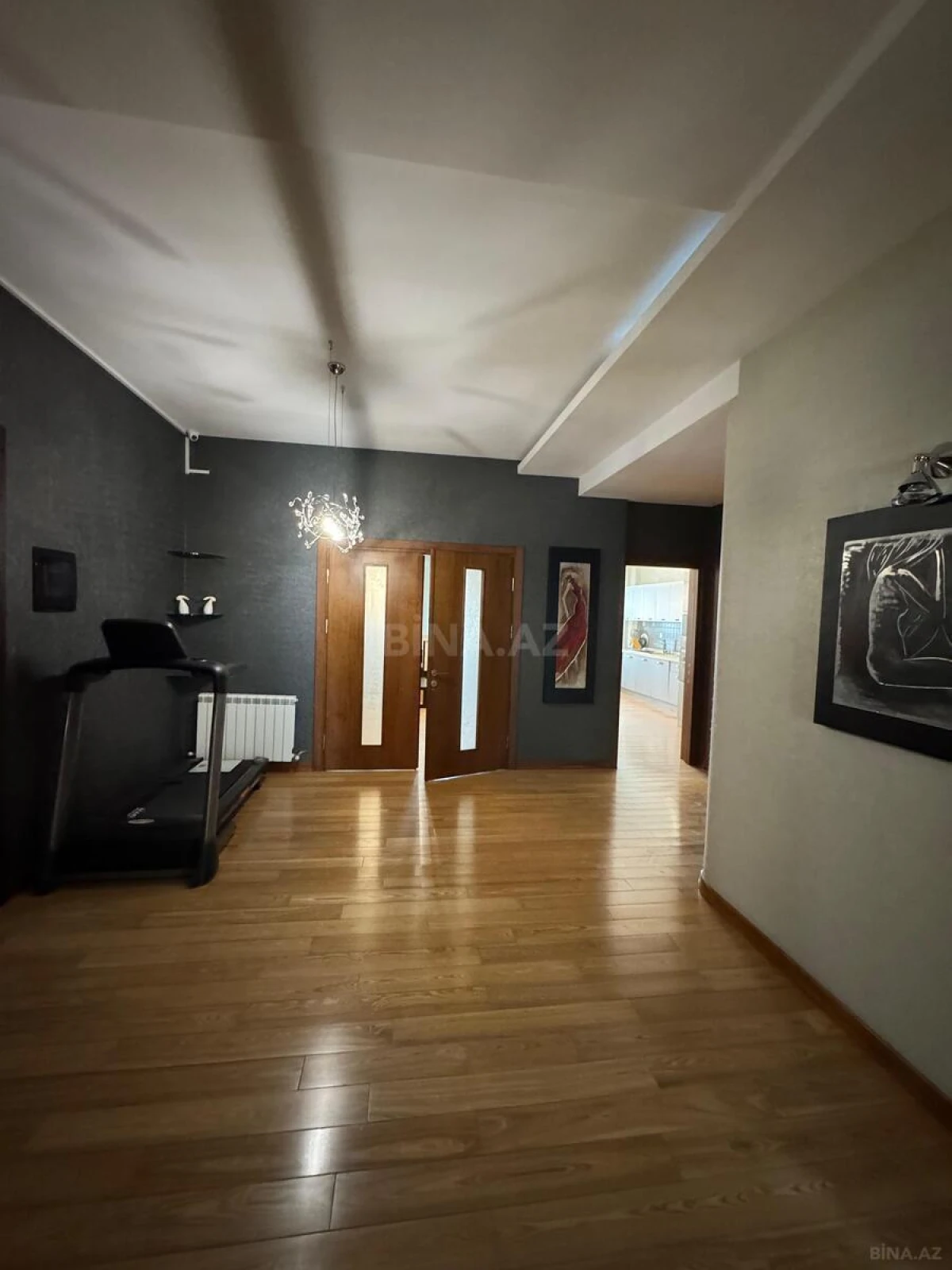 Satılır 3 otaqlı mənzil 145 m²
