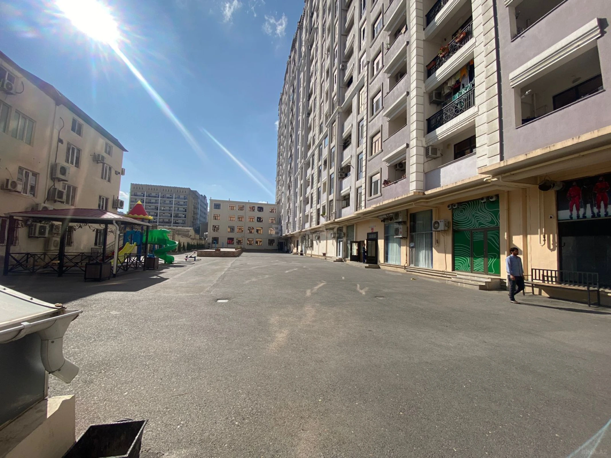 Satılır 2 otaqlı mənzil 76 m²