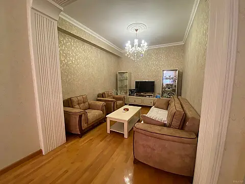 Satılır 2 otaqlı mənzil 76 m²