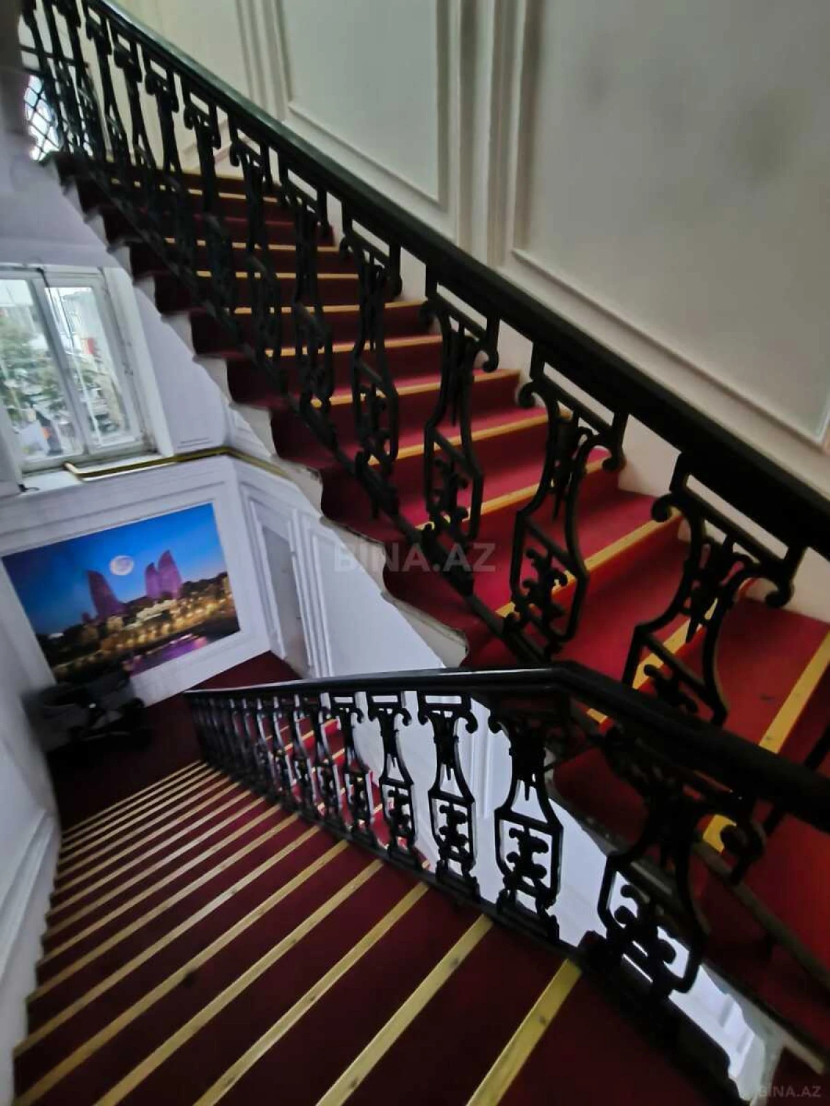 Satılır 4 otaqlı mənzil 140 m²